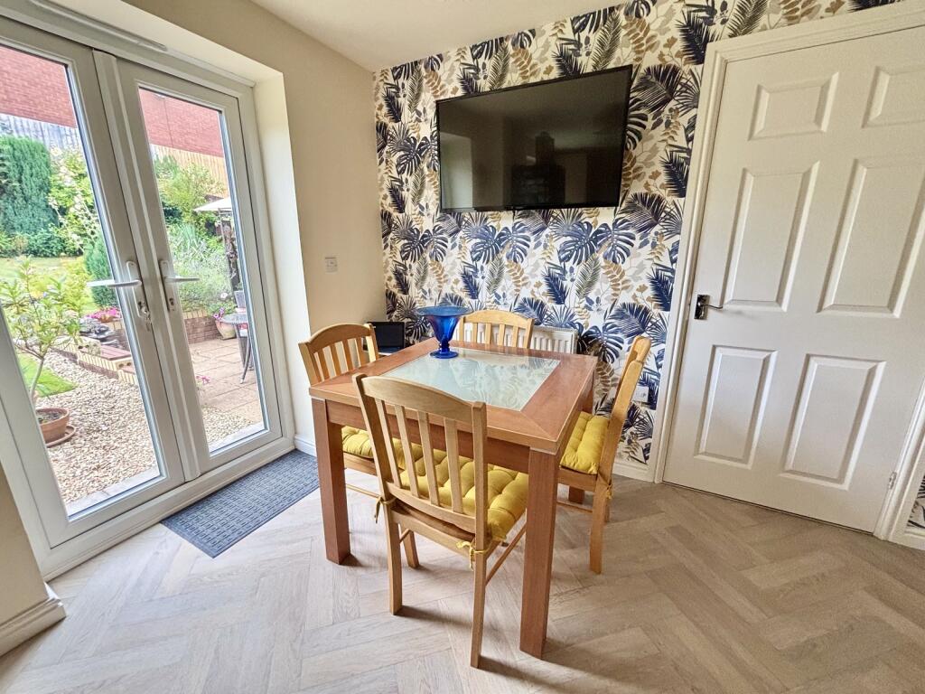 Kitchen / Breakfast Room