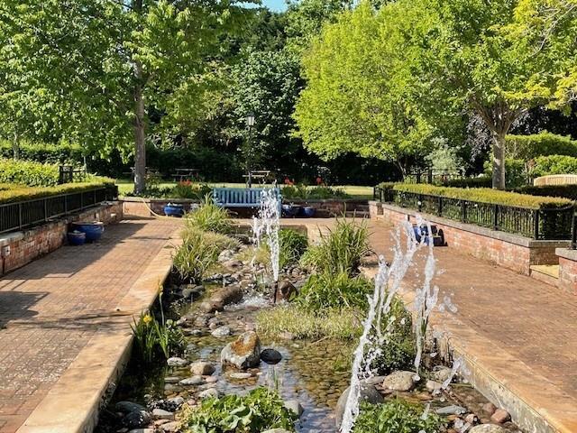 Central fountains