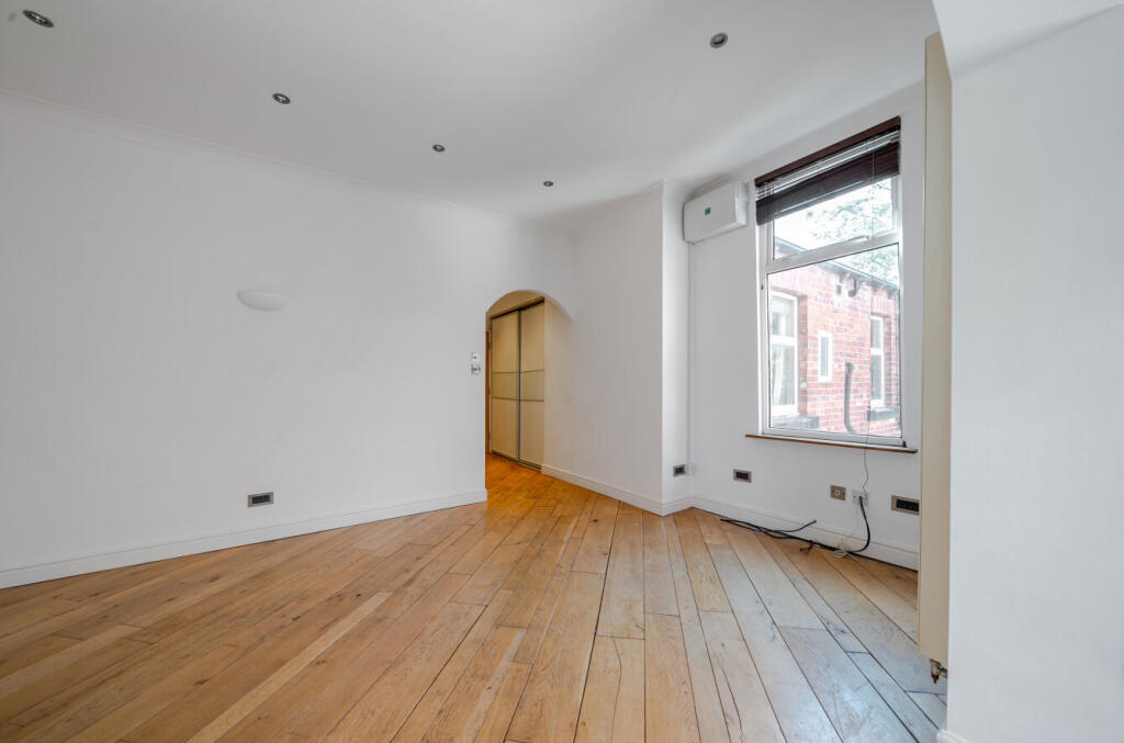 1295732-10-6824b5...