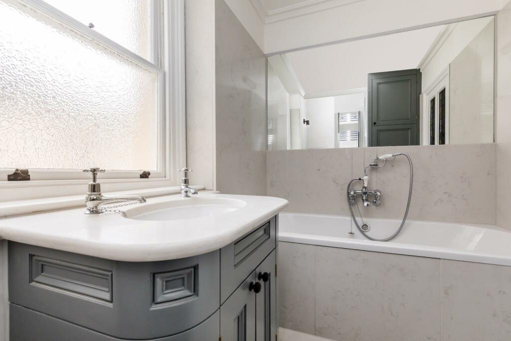Lansdowne Place, 27, Upper Maisonette-5.JPG