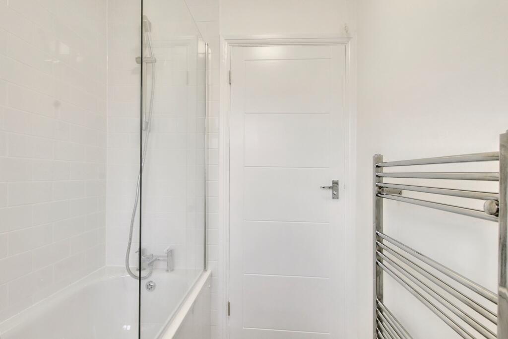 9.bathroom.jpg