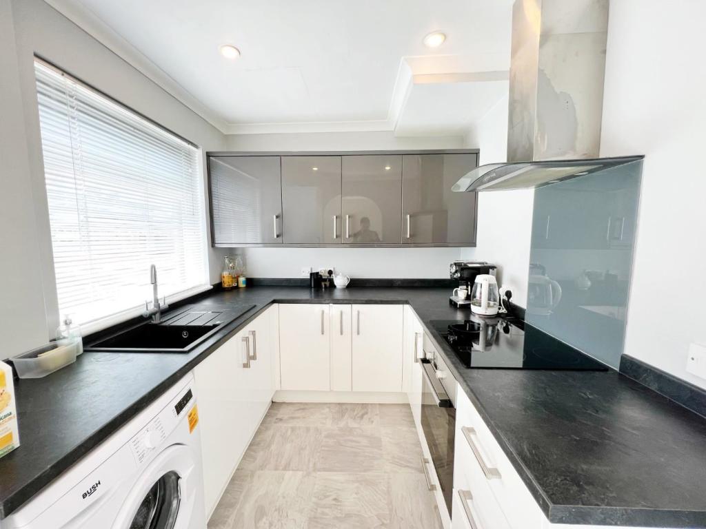 Kitchen 1.jpg