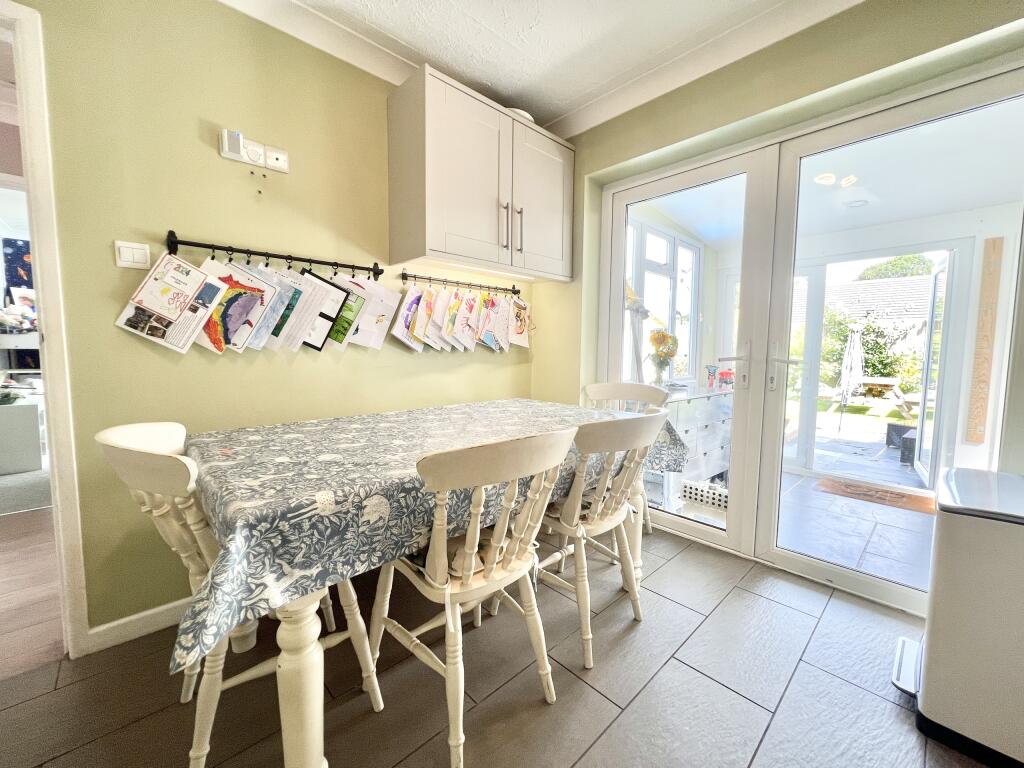 Dining Area.jpeg