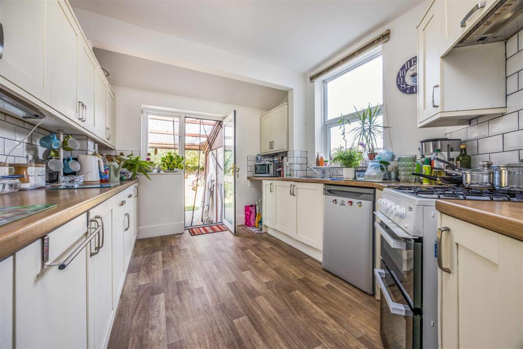 269 Highbury Grove, Cosham-Small-PorticoMarketing-