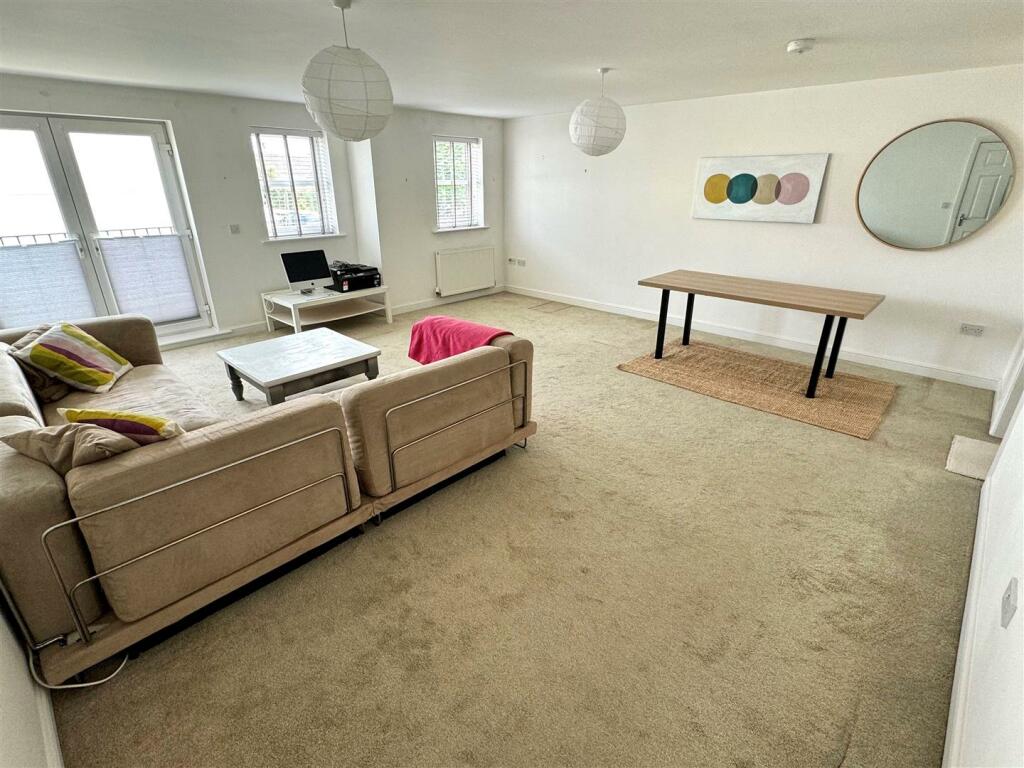 20 Pentire Mews Lounge