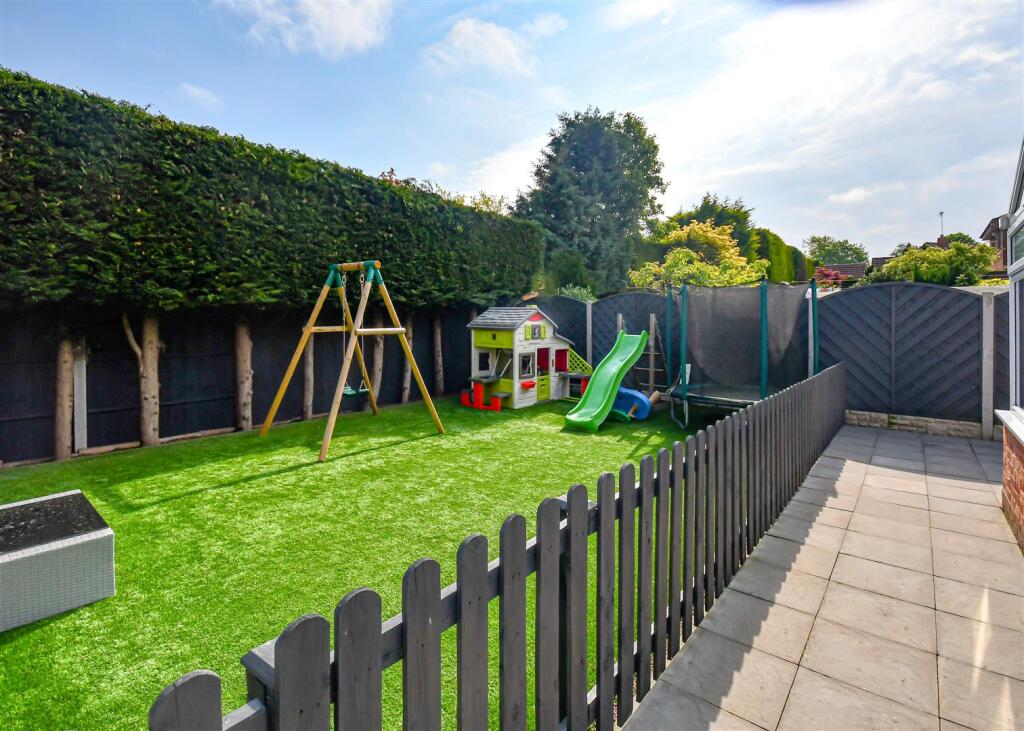 11 Penleigh Gardens-External.jpg