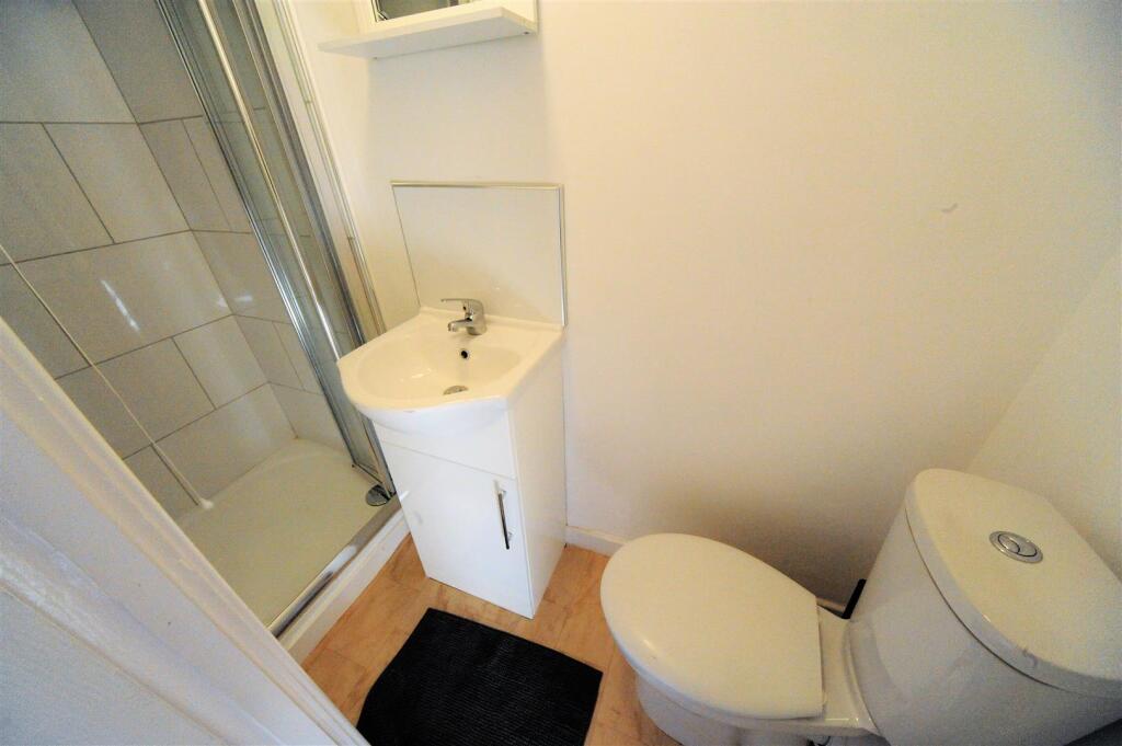 Rm5  Shared Bathroom