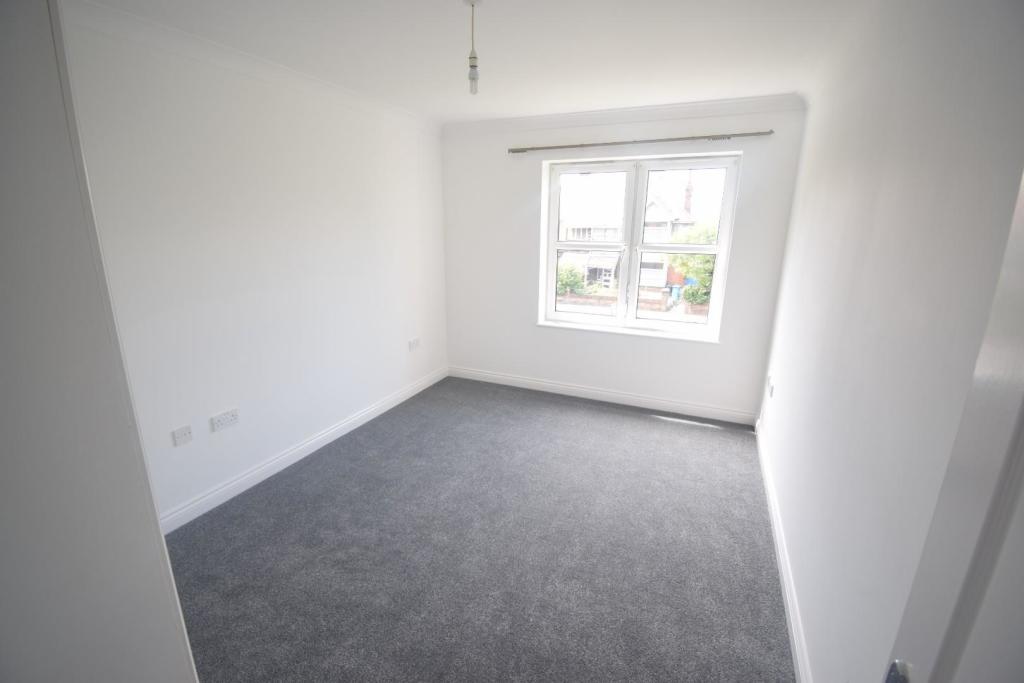 Bedroom 1.JPG
