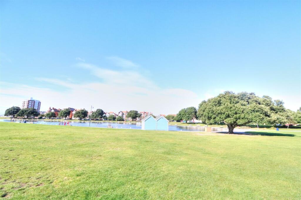 Canoe Lake Green