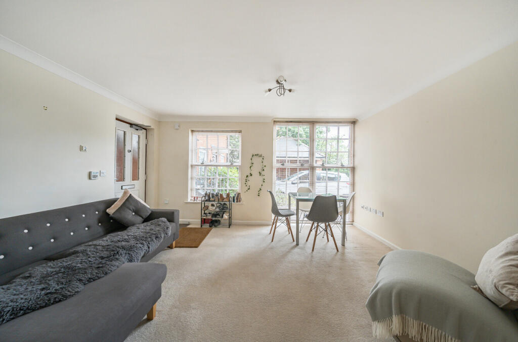 Sitting/Dining Room