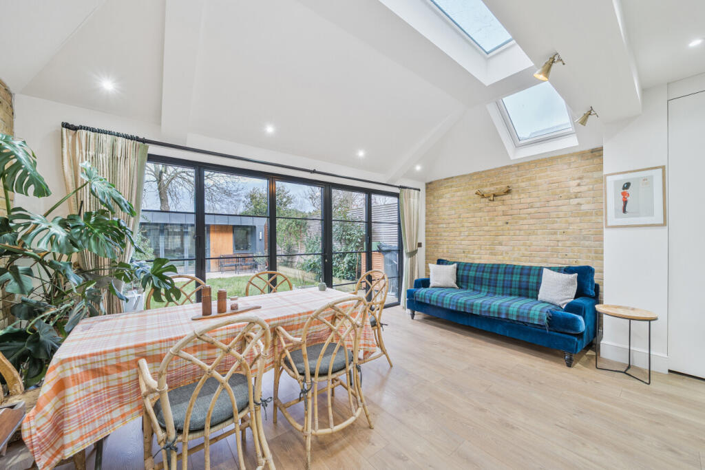 1395764-6-695d386...