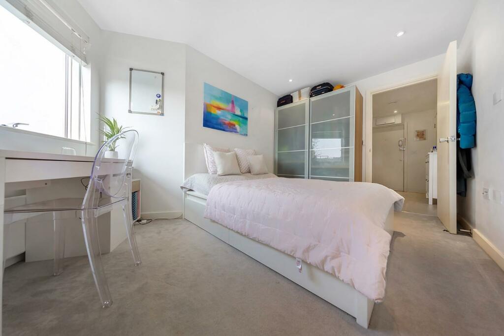 Bedroom (1).jpg