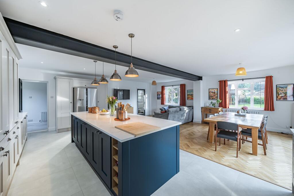 Kitchen &amp; Dining Area