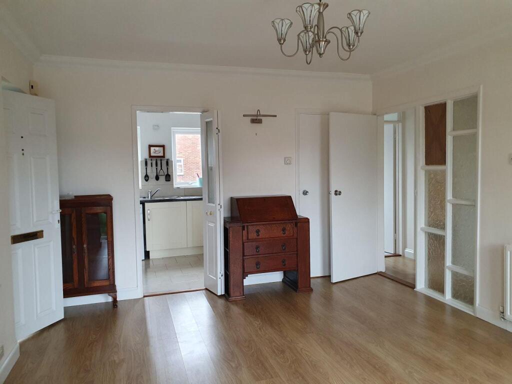 Lounge to kitchen.jpg