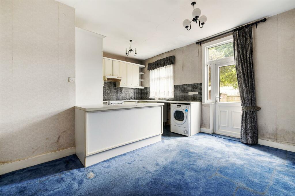 Chigwell Road, E18