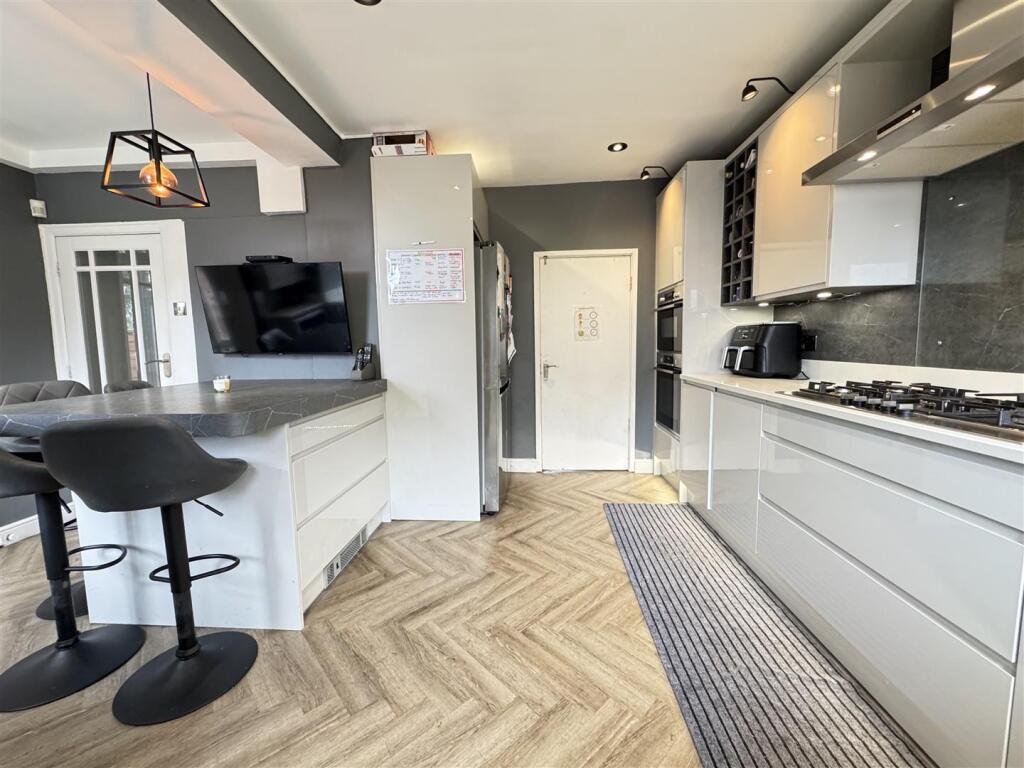 IMG_9894 (Large).JPG