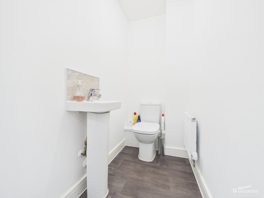 CAM02773G0-PR0369-STILL021