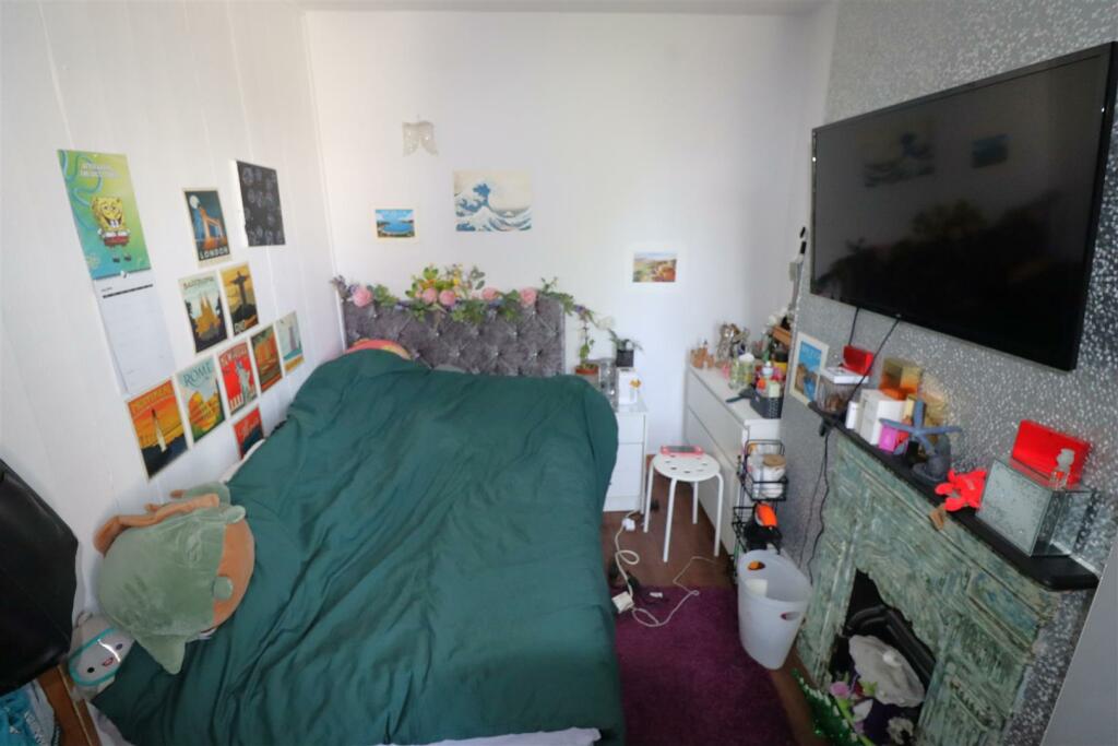 Bedroom 2.JPG