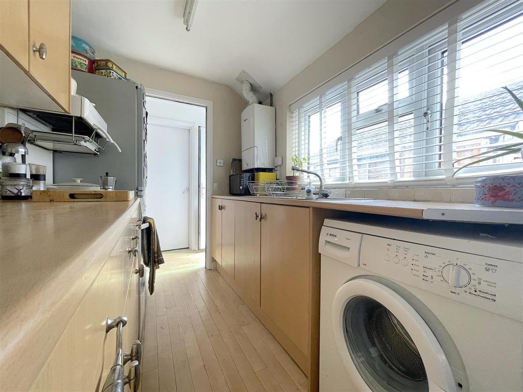 Kitchen (2).jpeg
