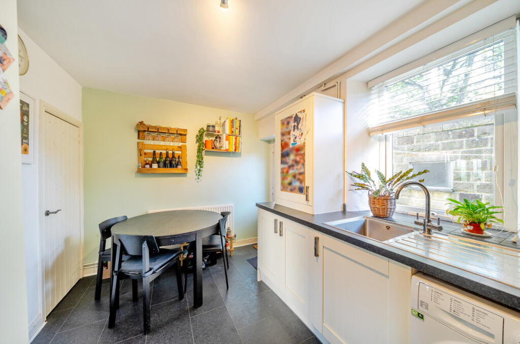 1359936-11-68da55...