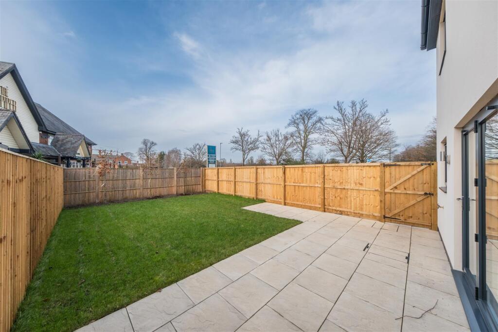 94 and 96 Pipers Lane-032.jpg