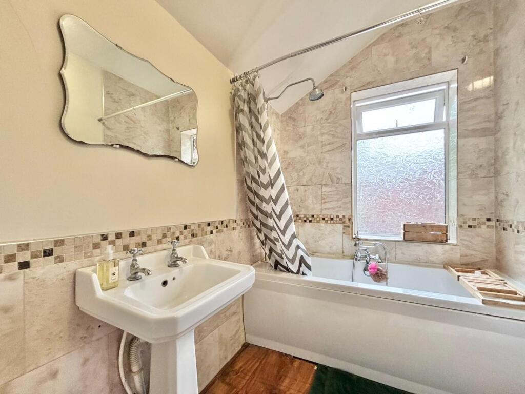ef2339c2-32c0-4ec7-b330-841bed3373bc.jpg