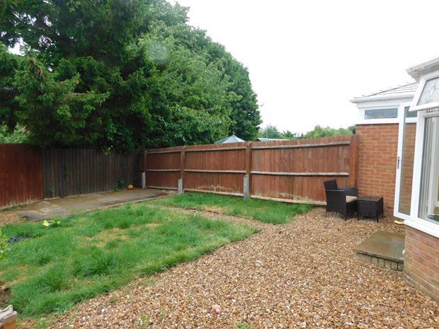 6SpringCloseGarden1