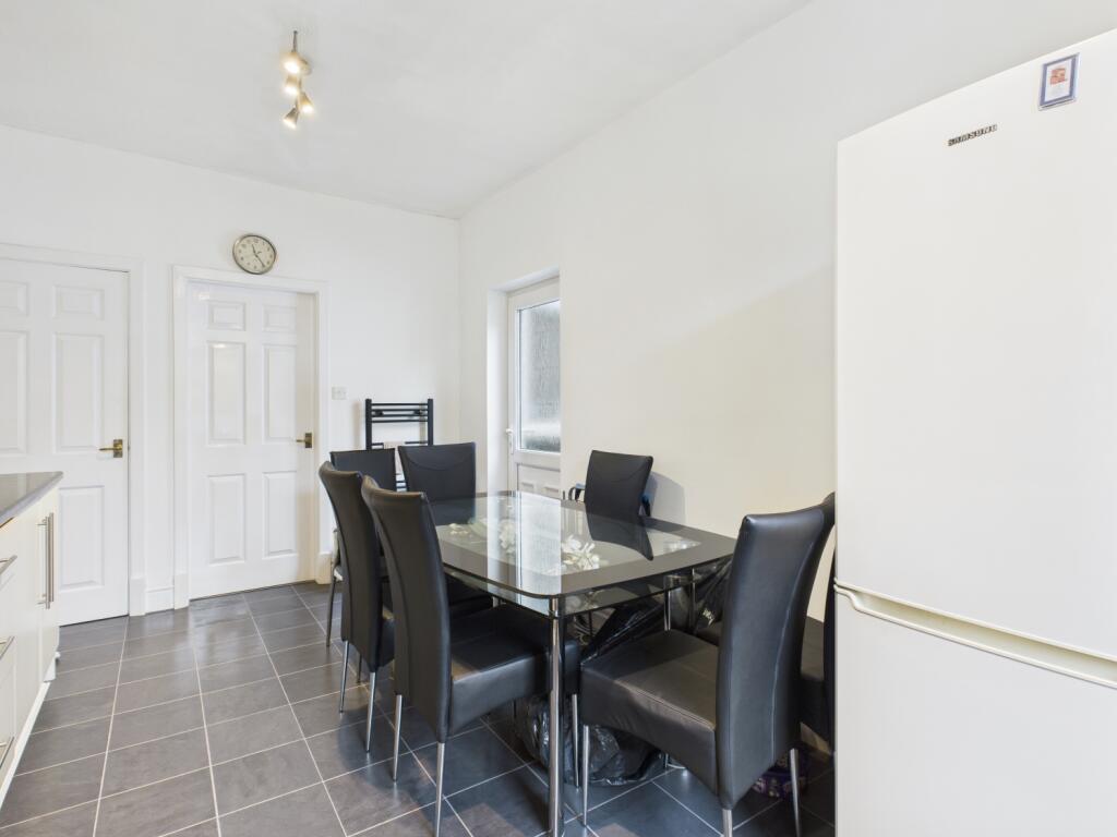 CAM03729G0-PR0166-STILL011