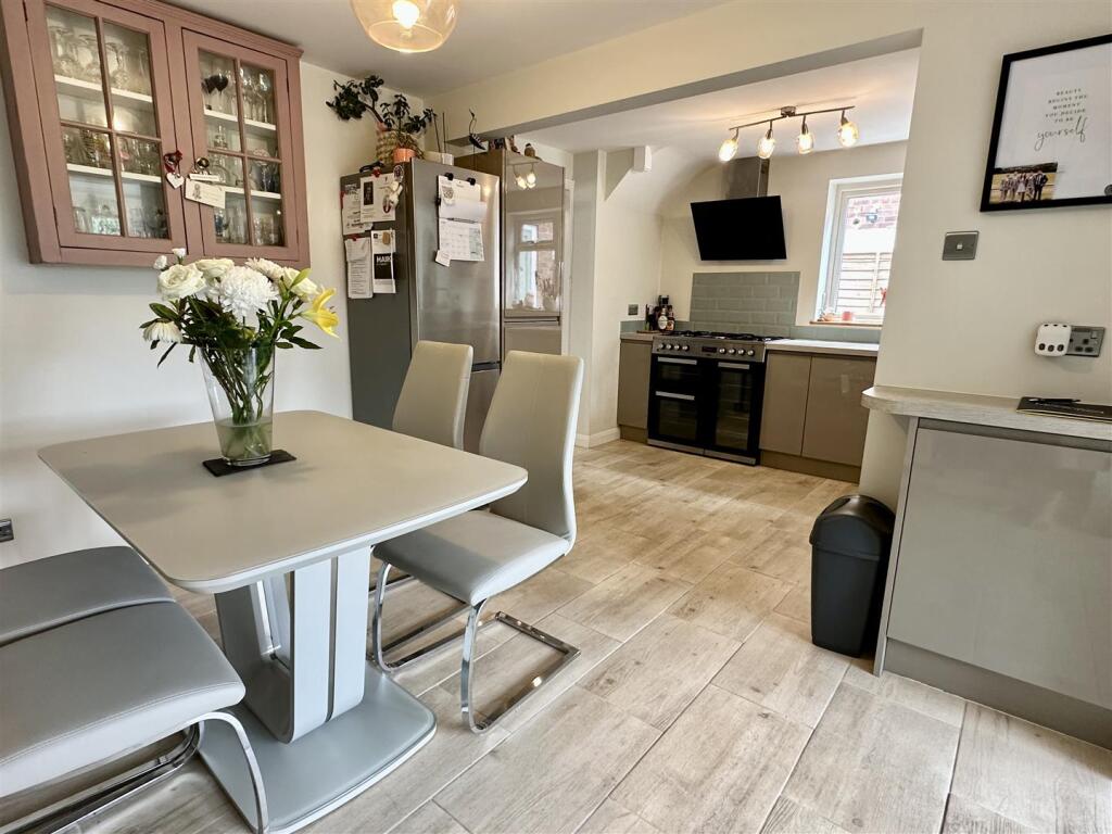 dining/kitchen
