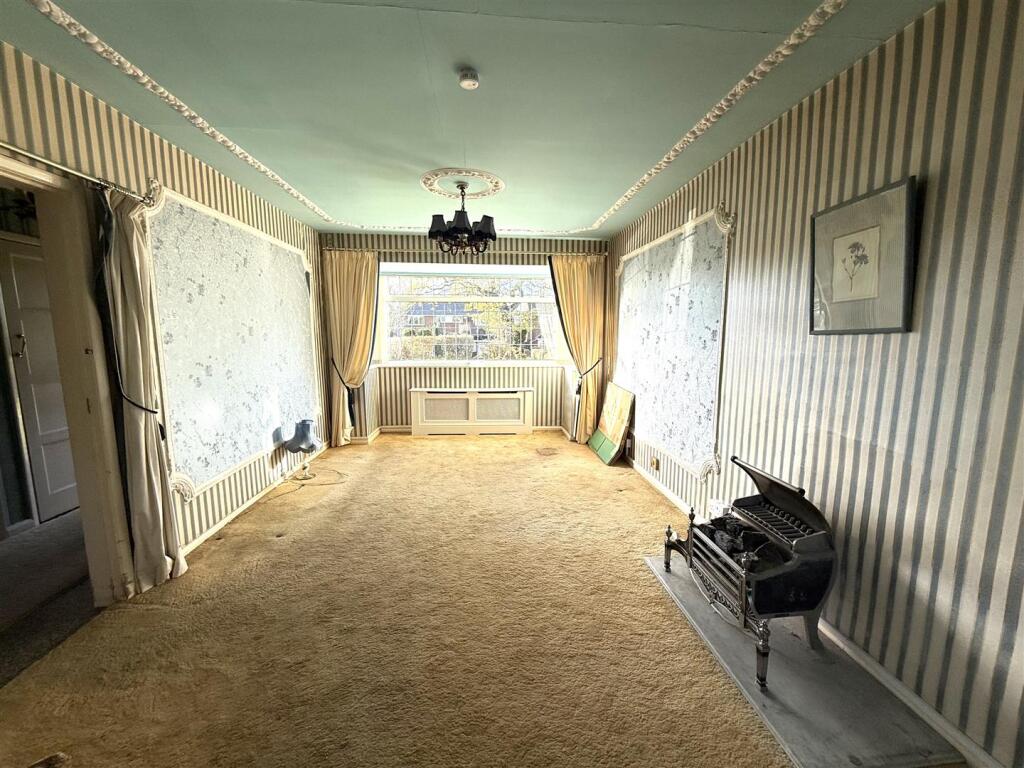 278 long lounge.jpeg