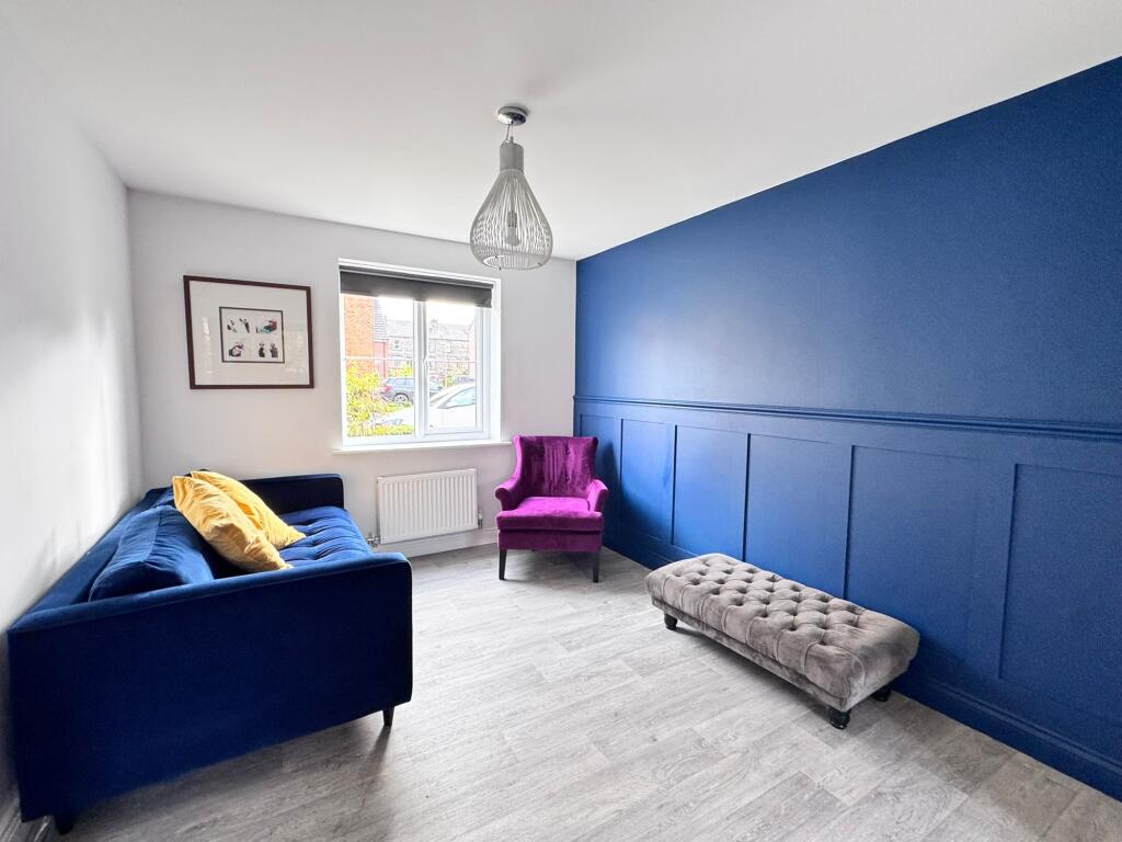 KITCHEN/LIVING DINING