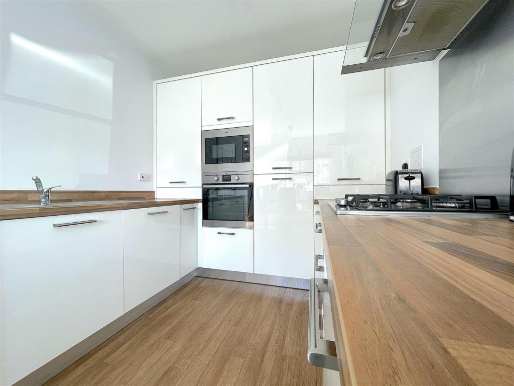 Kitchen:Dining Room (6).jpeg