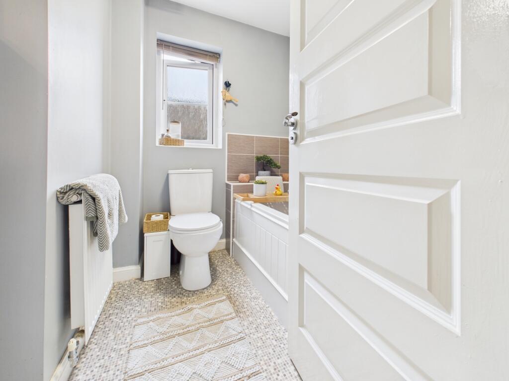 CAM03729G0-PR0131-STILL009