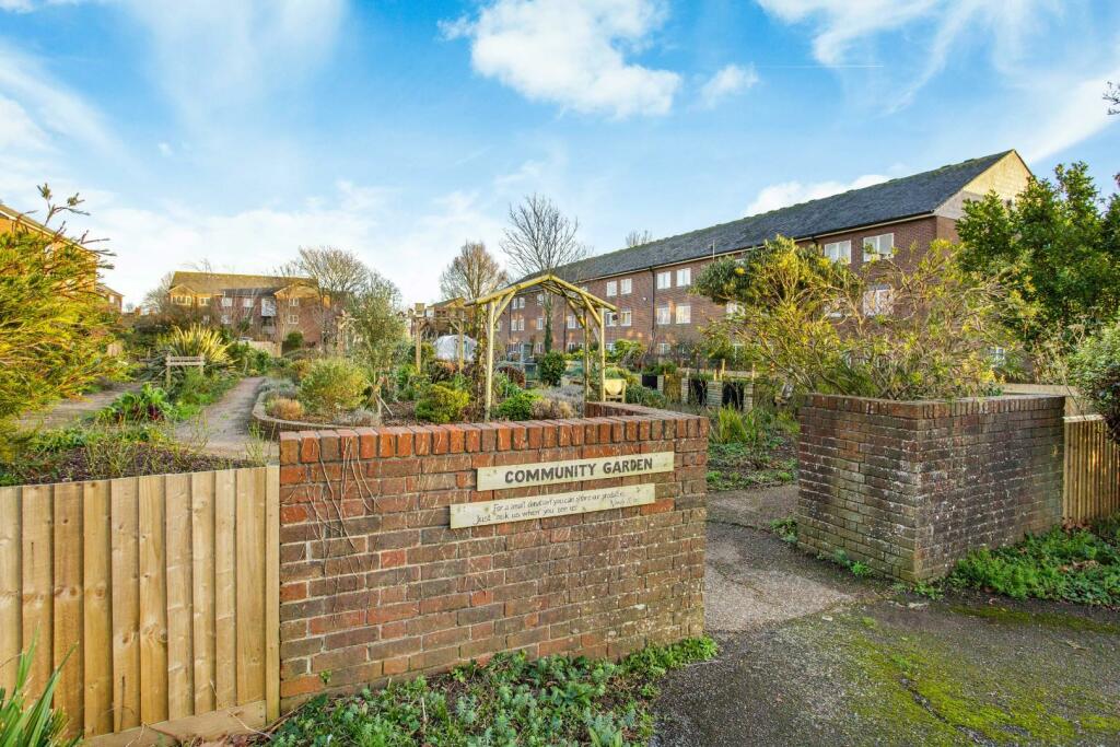 Mountbatten Court F18 - 4-2.jpg