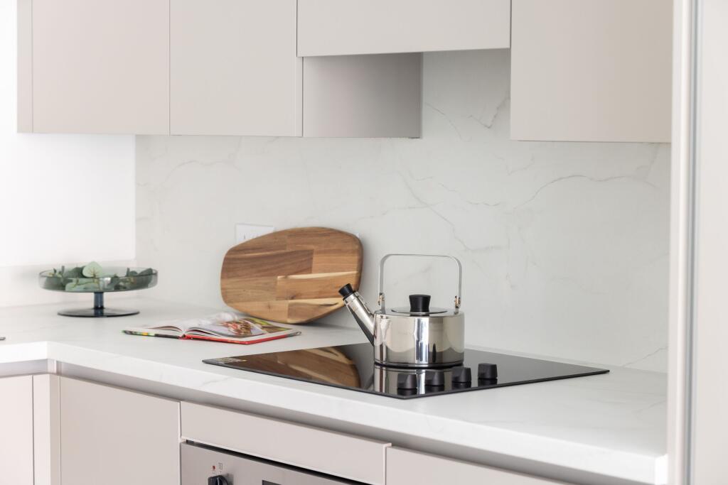 SHOW APARTMENT KITCHEN
