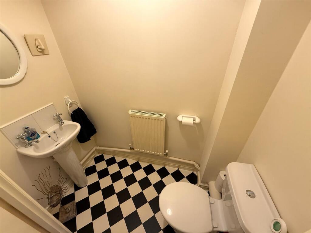 CLOAKROOM / WC