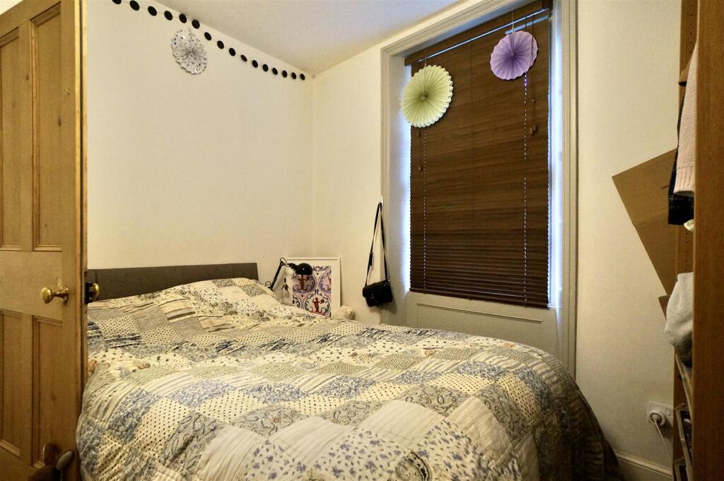 Bed1.2.jpg