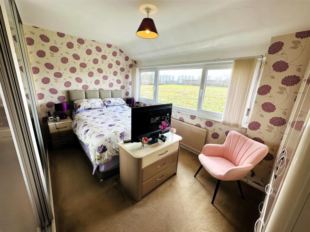 Bed 1.jpg