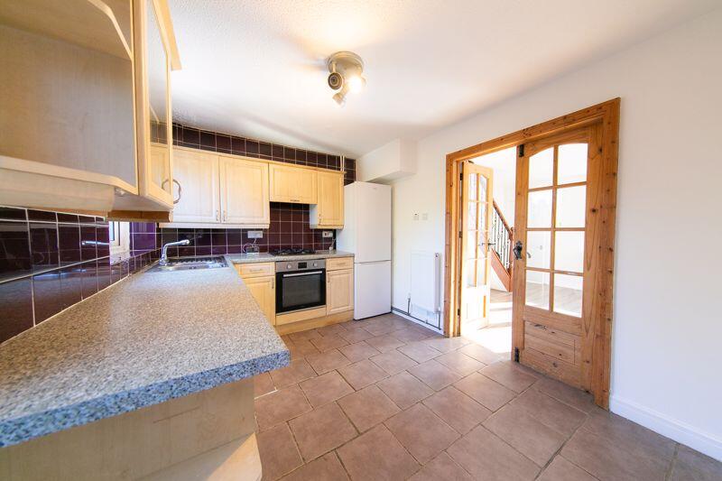 Kitchen &amp; dining space