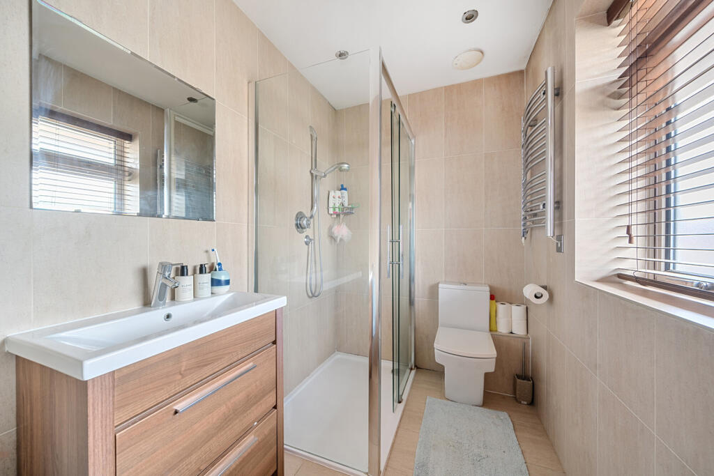 1299605-2-68373a5...