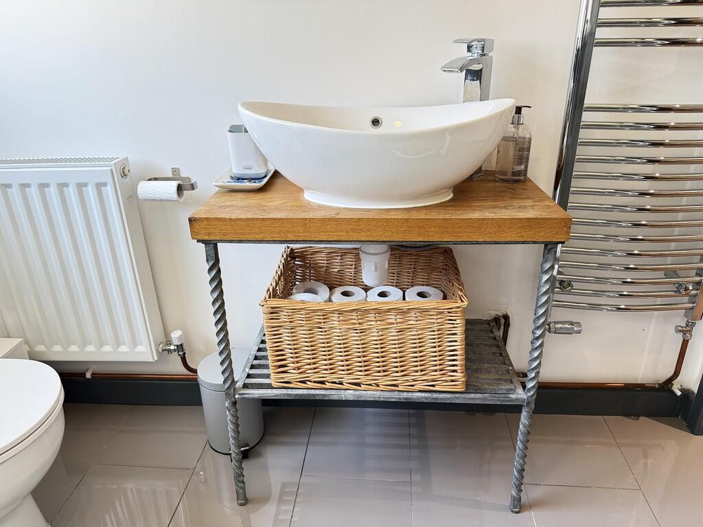 BATHROOM 2