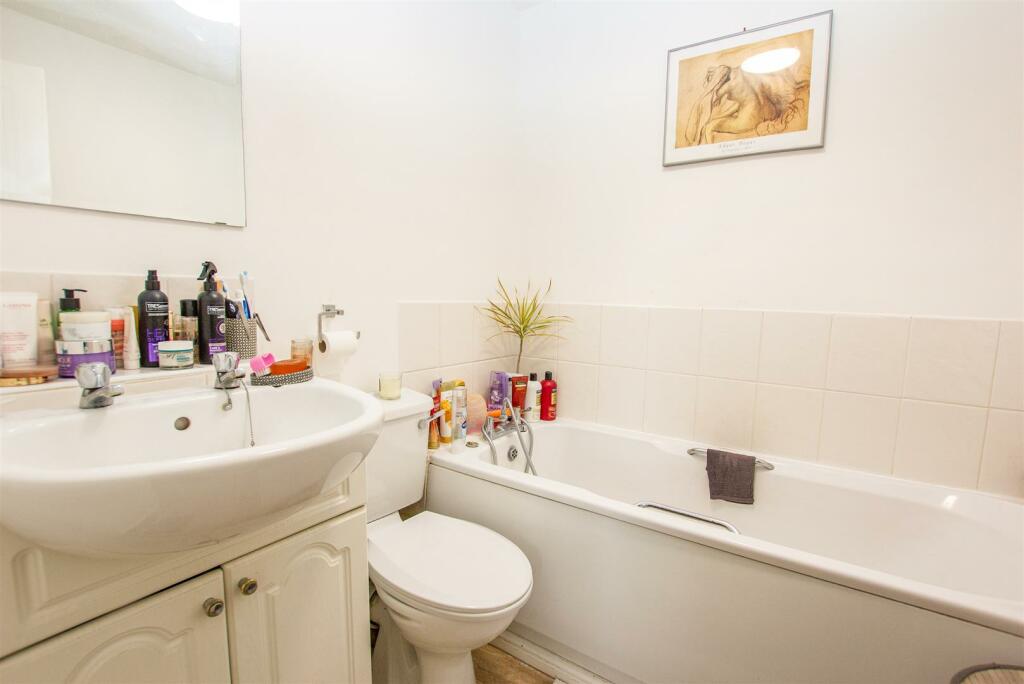 En-Suite Bathroom