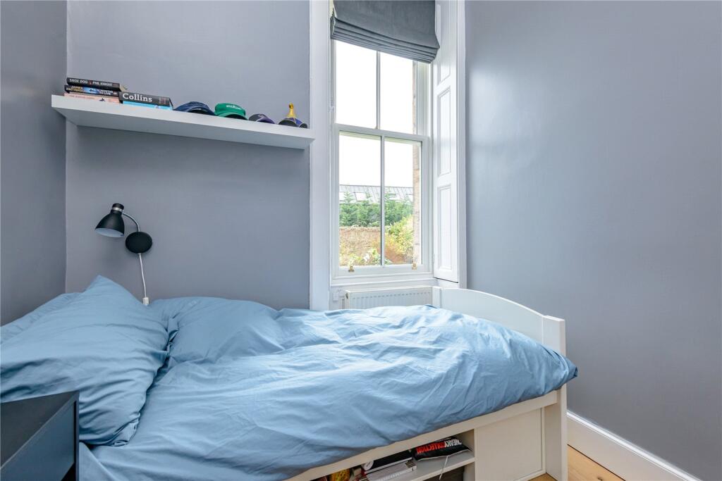 Gillespie Cres. 30