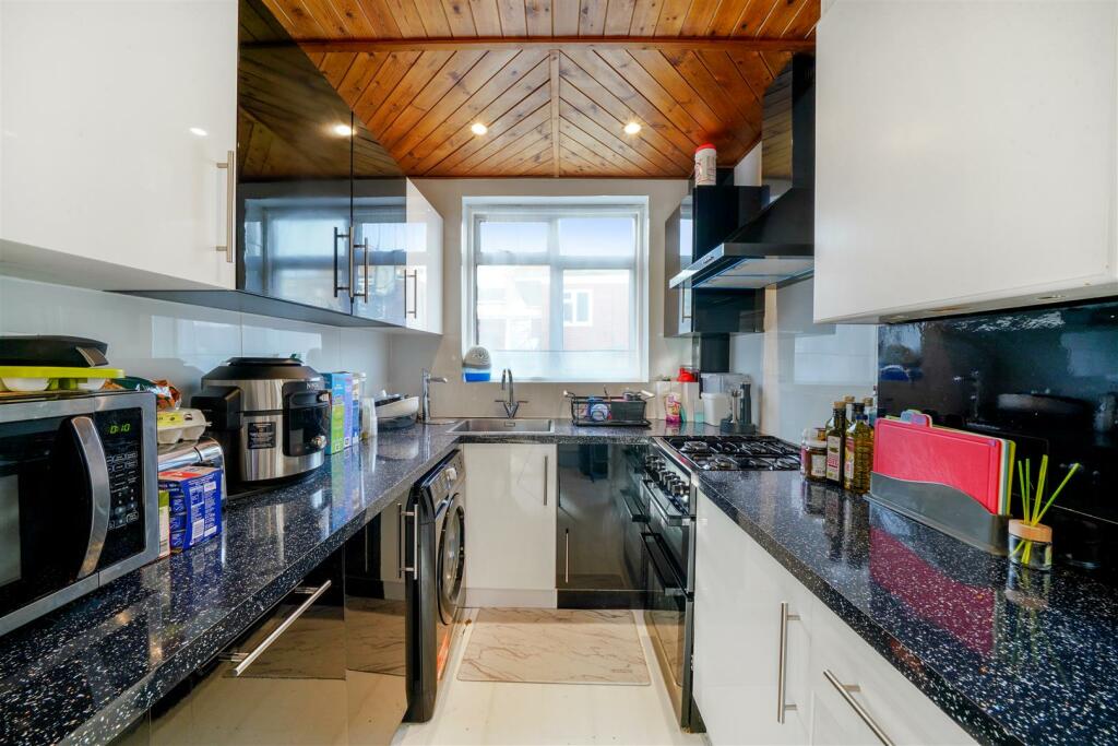 560 Whitton Avenue West - rX8R72SOnBrSP6TA9wpx.jpg