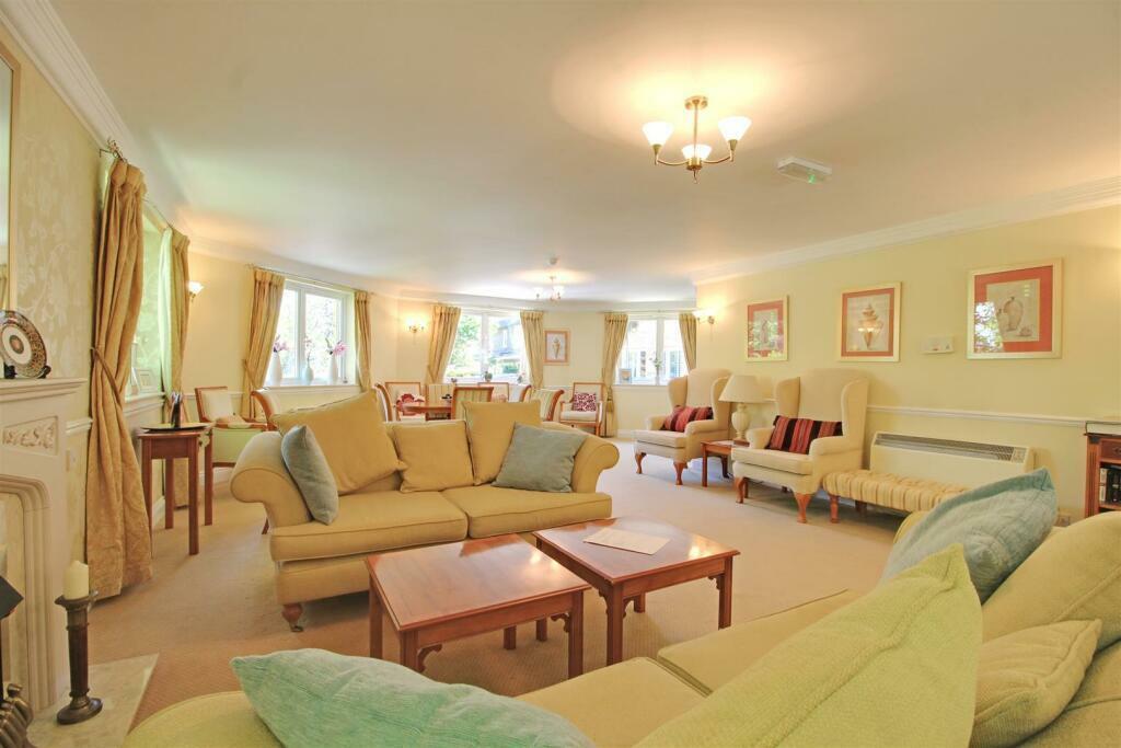 communal lounge b.jpeg