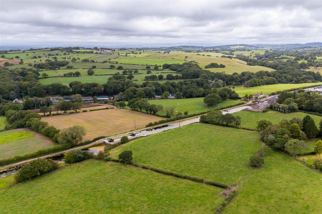 Aerial View - Surroundings