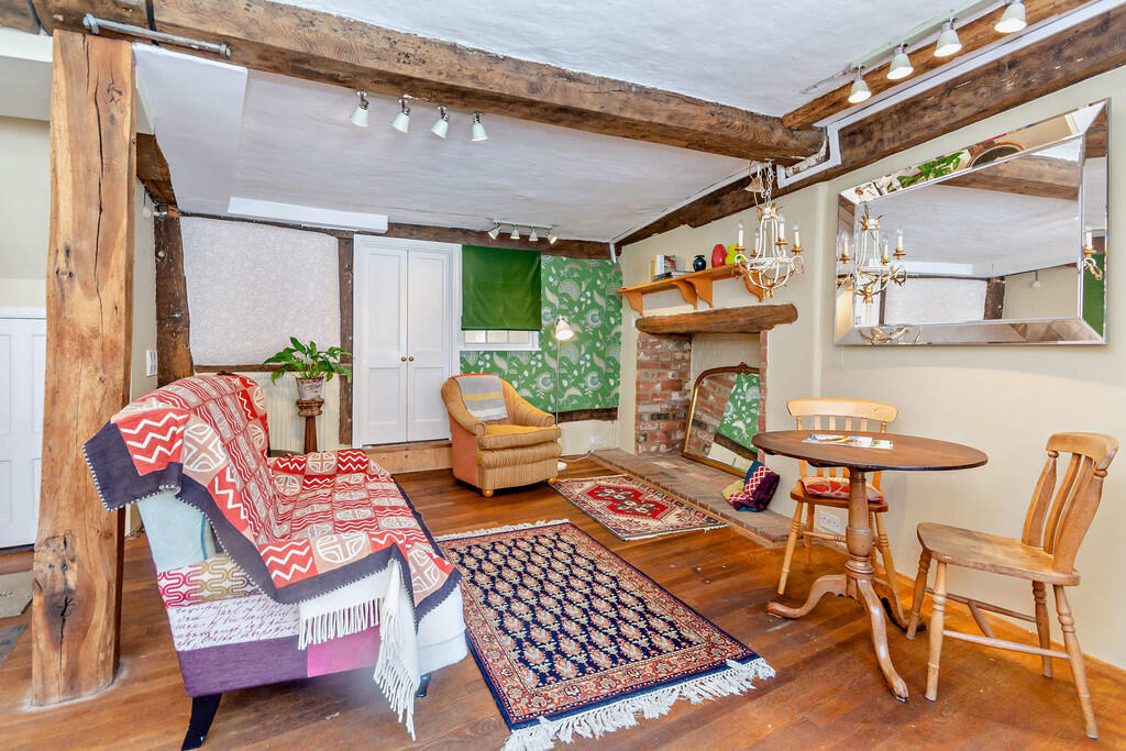 8652715-interior1...