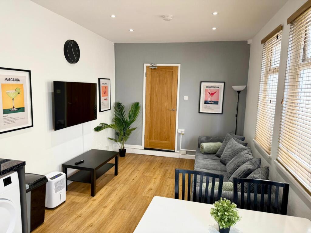 Call 02920 668585 to secure your viewing _7