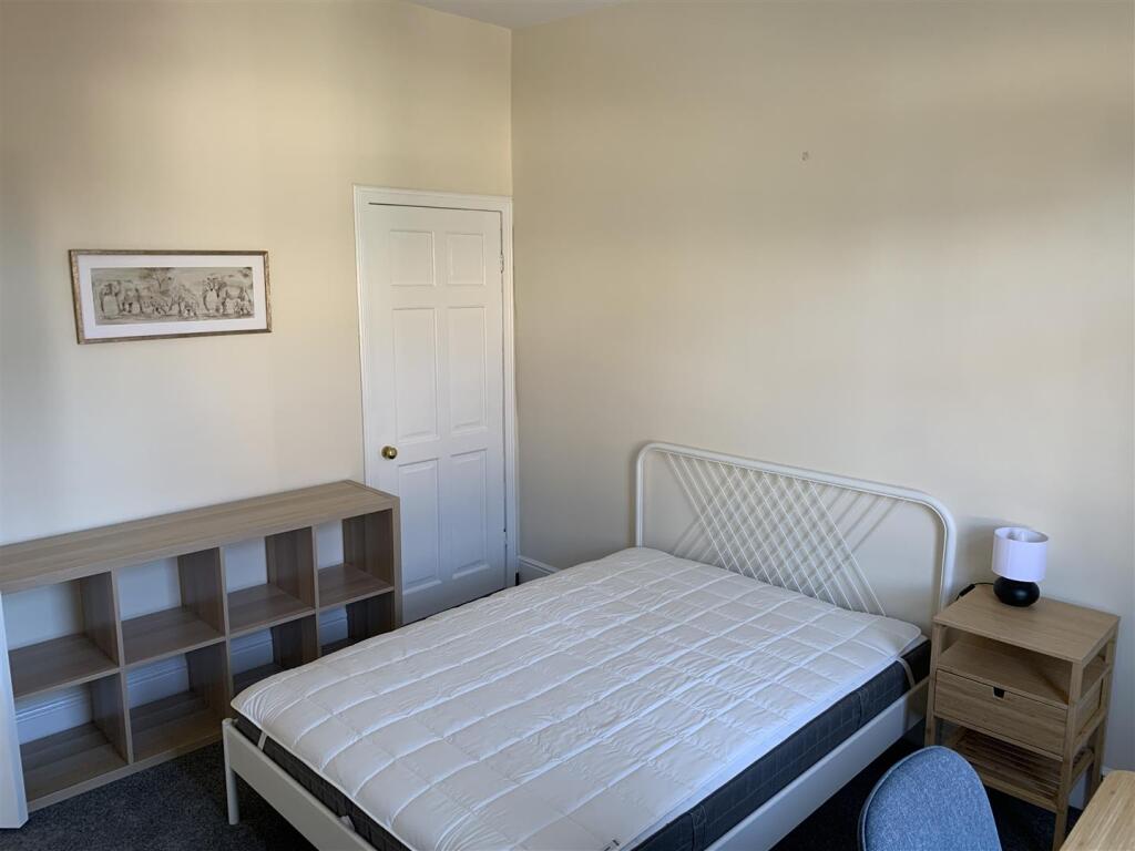 Middle Bedroom 3.JPG