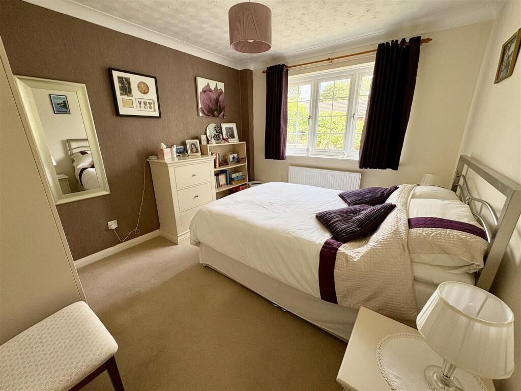 8. bed2.jpg